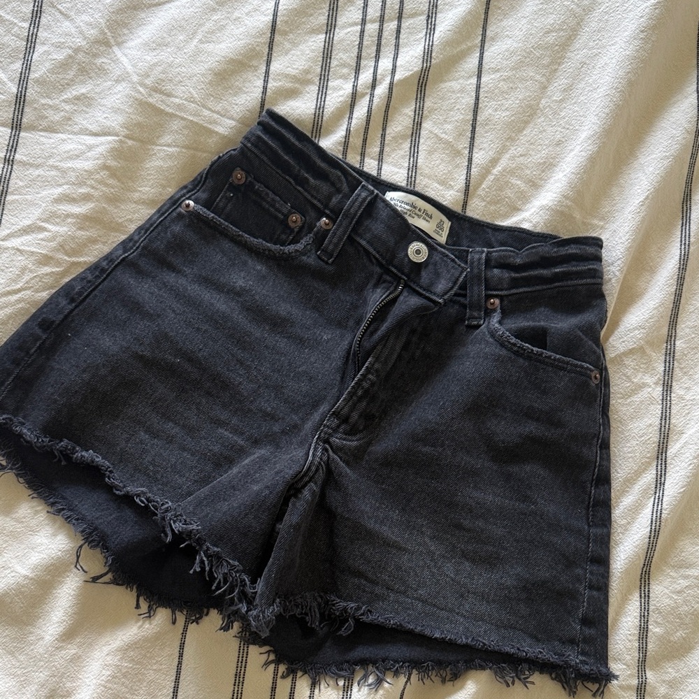 Abercrombie Curve Love Black Denim Shorts | 90’s Relaxed Cutoff High Rise 000